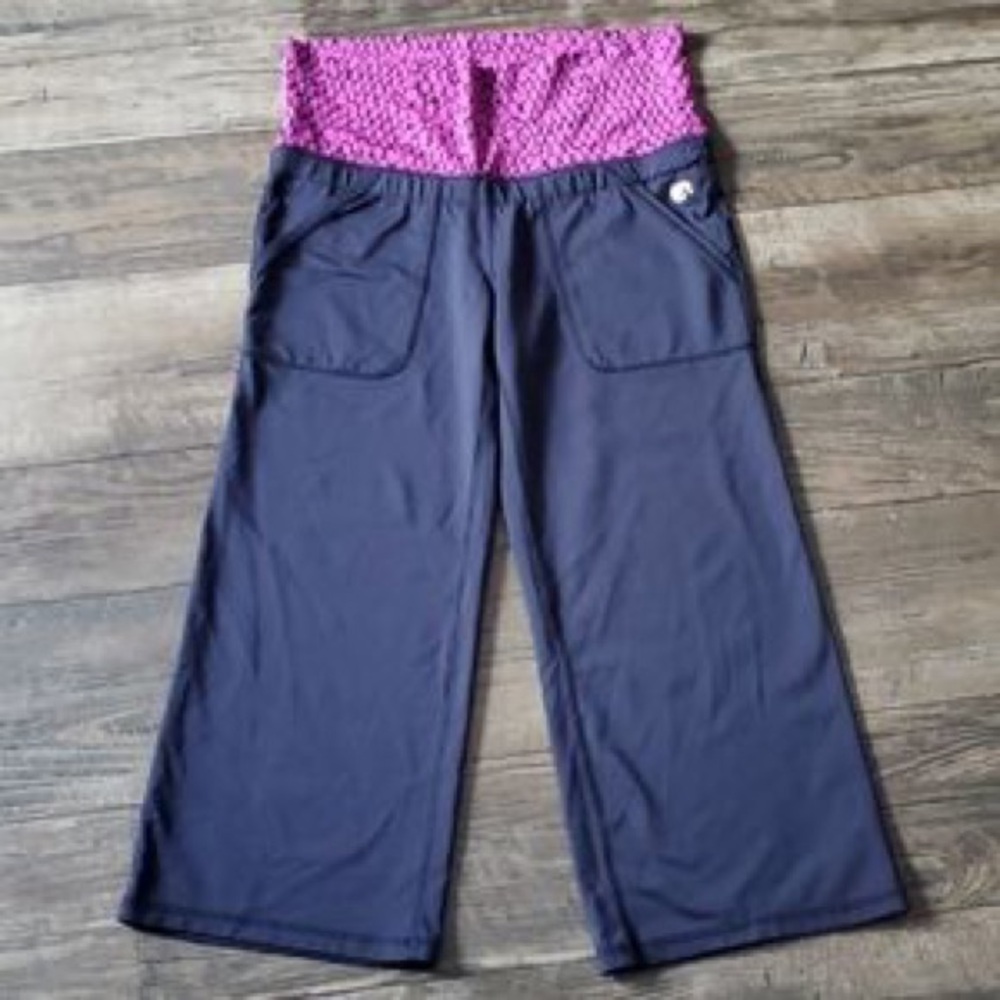 InMotion by New York & Company Yoga Pants with Purple and Black Snake Like Print